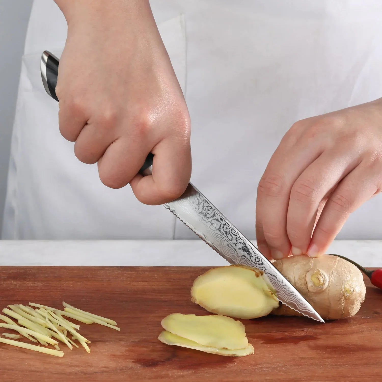 Couteau de cuisine dentelé de 12,7 cm avec étui - Acier Damas